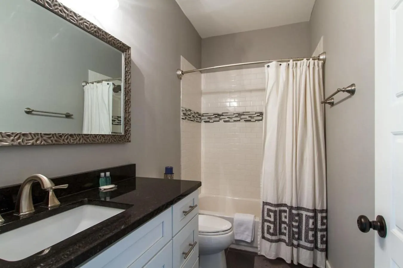 Gorgeous Downtown Pad 3 Bedroom 2.5 Bath Large Patio Nashville 0*,  United States