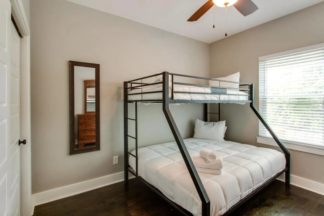 Gorgeous Downtown Pad 3 Bedroom 2.5 Bath Large Patio Nashville 0*,