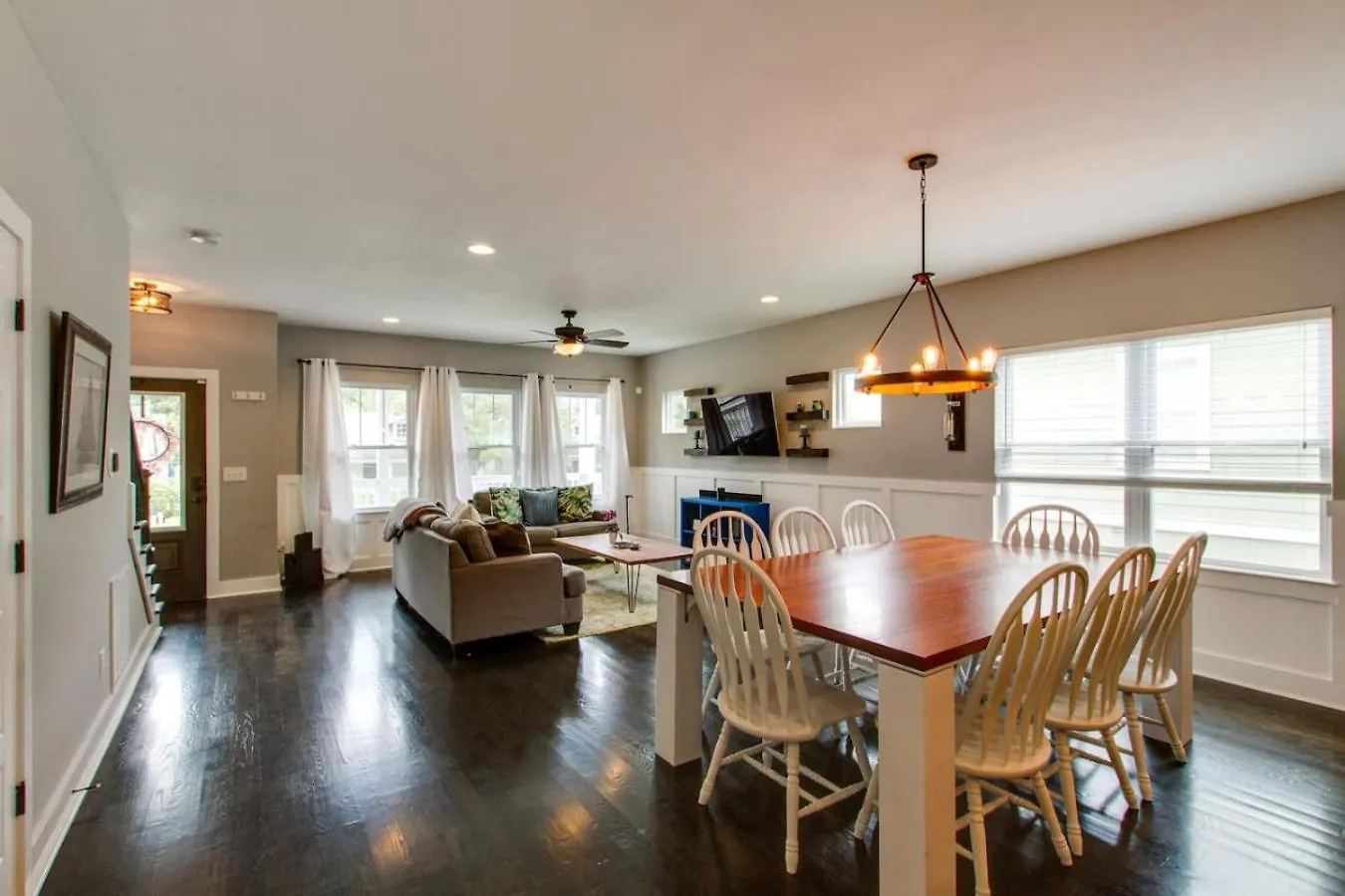 Gorgeous Downtown Pad 3 Bedroom 2.5 Bath Large Patio Nashville