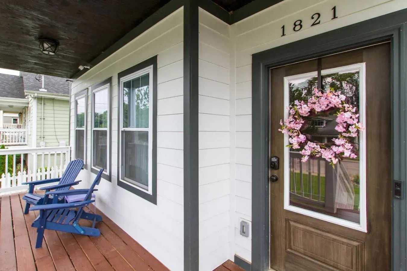 Gorgeous Downtown Pad 3 Bedroom 2.5 Bath Large Patio Nashville Holiday home